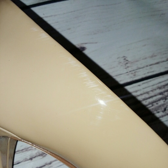 MICHAEL KORS TAN NUDE PATENT PUMPS HEELS GOLD BOWS - Picture 8 of 8